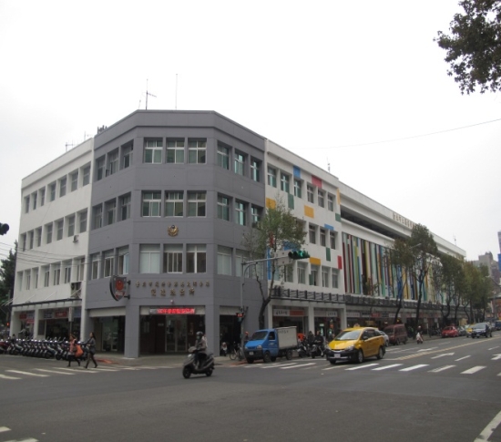 雙連市場外觀圖(左)