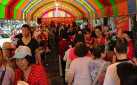 永春市場回饋社區 「閏年定為孝親年」請父母吃豬腳麵線 