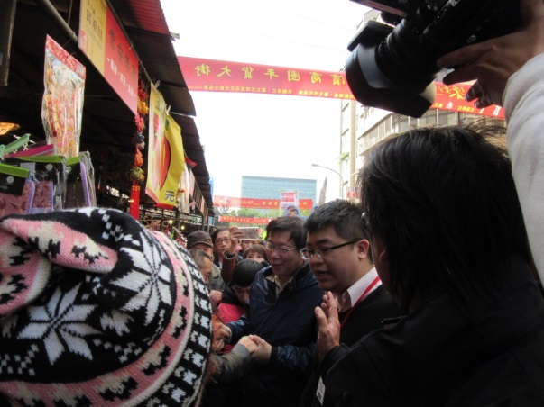 柯文哲市長出席榮濱年貨大街活動