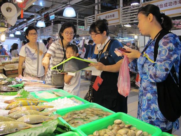 臺北市市場處推出「尋找我的好市友」活動，讓民眾實際採買食材，感受傳統市場的魅力