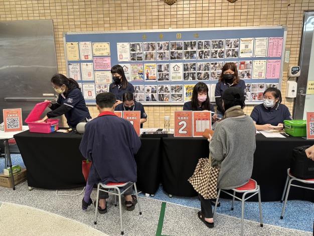 士在五星級-民眾購買士東市場買菜金現場