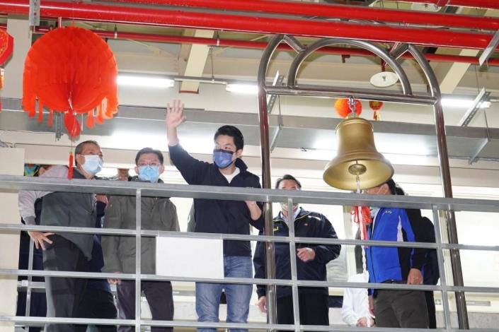 蔣萬安市長於果菜中繼批發市場向攤商致詞拜年 (2)