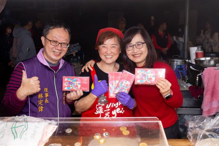 林奕華副市長與攤商合照