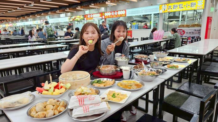 為歡慶士林市場美食街重新開幕,特別祭出多重好康優惠,一起來士林市場美食街大飽口福