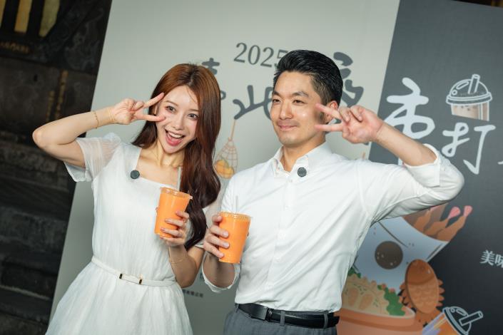 蔣萬安市長與韓國啦啦隊女神李雅英合照1