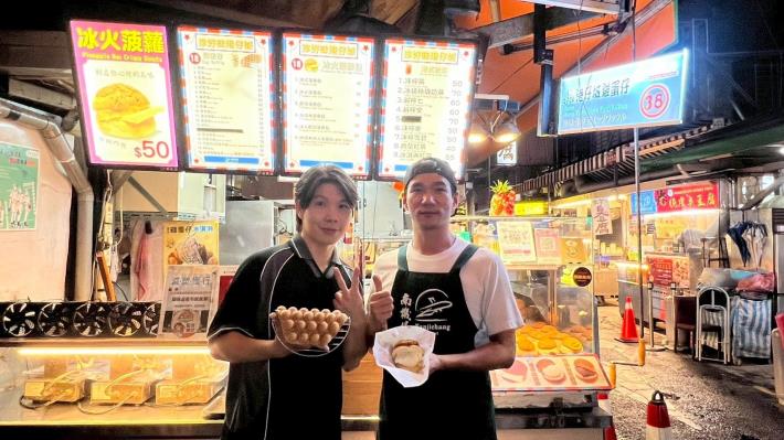 「真好味港仔城雞蛋仔」的雞蛋糕外皮酥脆、內餡鬆軟，充滿濃郁的蛋奶香