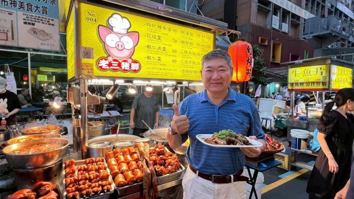 「老三豬腳」的豬腳皮Q肉嫩,入口滿是濃郁的滷汁