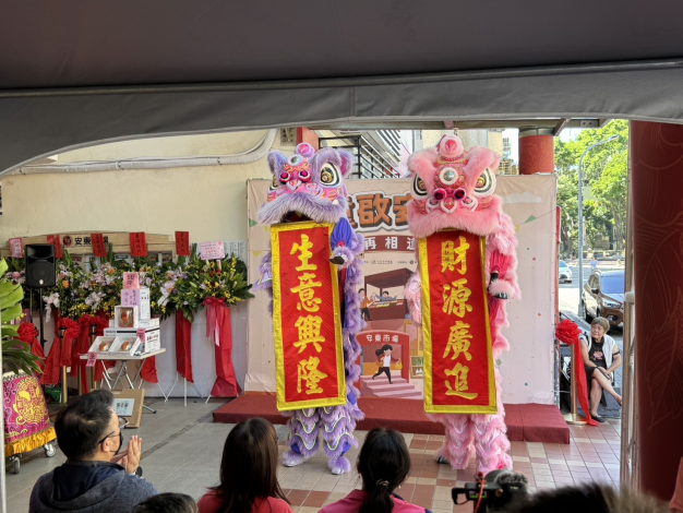 醒獅祝福歡慶安東市場開幕1