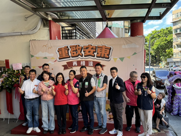 開幕剪綵大合照3