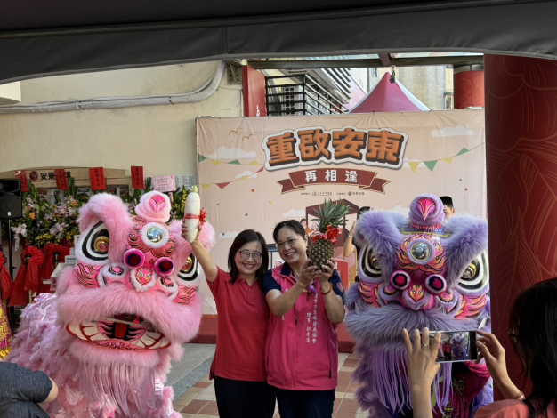 醒獅祝福歡慶安東市場開幕2