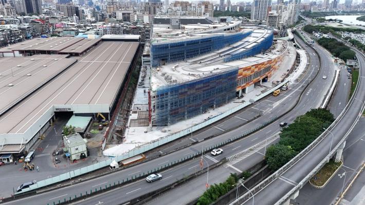 第一果菜及魚類批發市場改建目前工程外觀