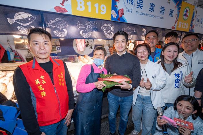 市長於北投中繼走街拜年，魚躍龍門、富貴有餘