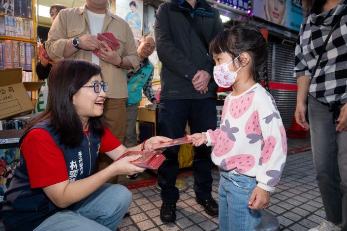 林奕華副市長發送『馬上有錢 喵』給現場民眾