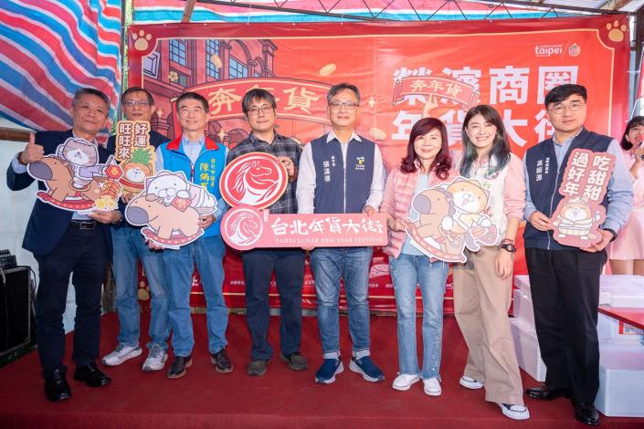 張溫德副市長(右4)造訪榮濱年貨大街
