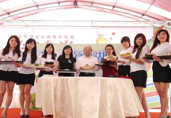 西湖市場異國美食上菜秀