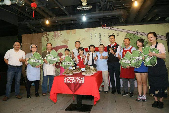 南門市場承襲清朝乾隆皇帝盛宴推出「百粽宴」，同時聯合市場攤商一同祭出千顆粽子做公益