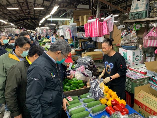 柯市長、黃副市長及林局長視察農產第一果菜批發市場及臺北漁類批發市場-1