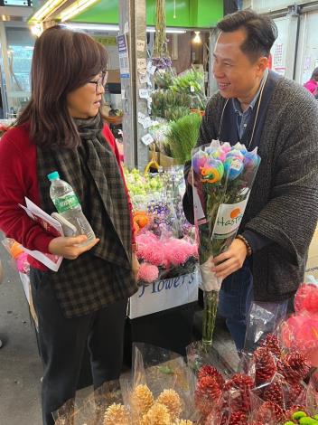 1140115-林副市長參與台北花市春節花卉推廣暨農特產品市集-4