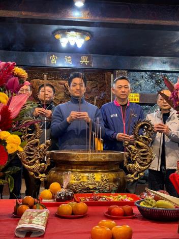 1140121-蔣市長春節前夕視察第一果菜及萬大魚類批發市場-6