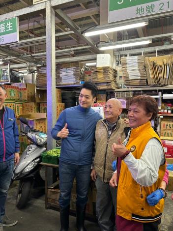 1140121-蔣市長春節前夕視察第一果菜及萬大魚類批發市場-5