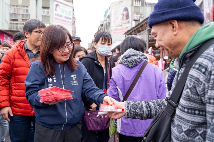 1140125-林副市長年貨大街走街(榮濱商圈)-6