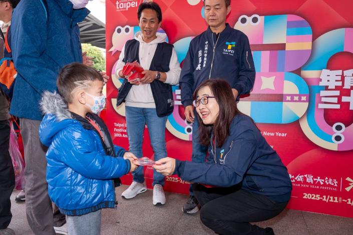 1140125-林副市長年貨大街走街(榮濱商圈)-7