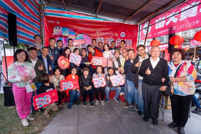 1140125-林副市長年貨大街走街(榮濱商圈)-8