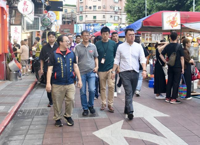 1140812-陳局長視察寧夏夜市-4