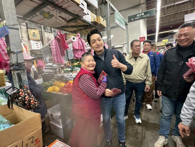 LINE_ALBUM_1150211春節前市長巡視農魚市場_260226_2