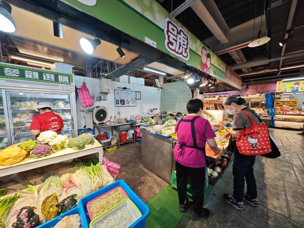 圖6:店家熱心招呼客人,提供烹調建議