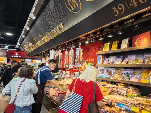 圖6：現場除了肉乾外，也販售各式零嘴小點