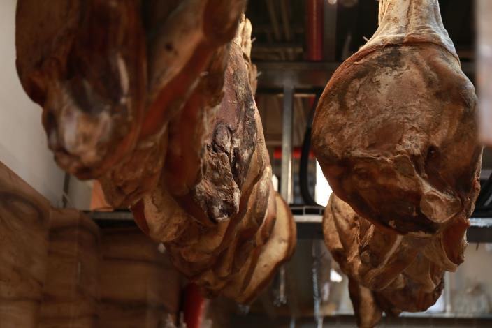 圖2：散發濃郁香氣的手工金華火腿 