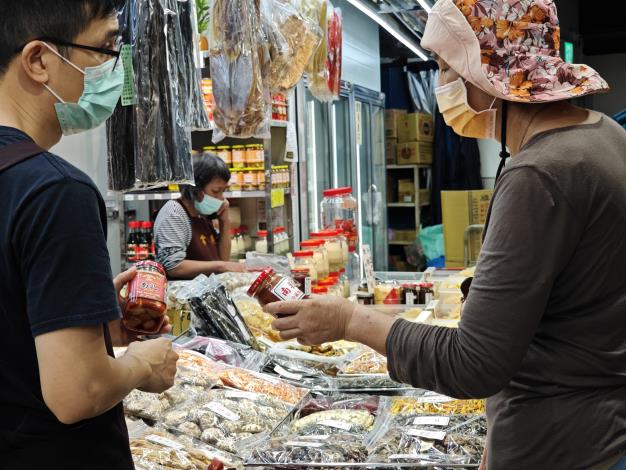 圖4：店家熱心服務顧客