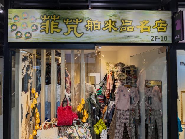 圖3：商店櫥窗內經常更換新品