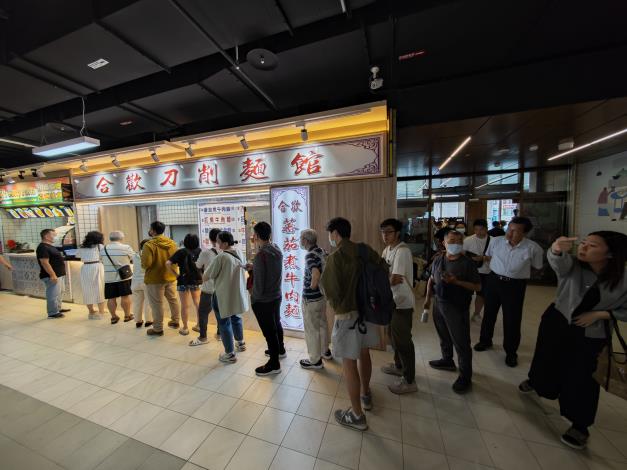 圖4：平假日用餐時段都是滿滿人潮