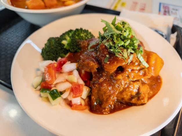 圖2：道地口味的乾燒咖哩牛肉飯