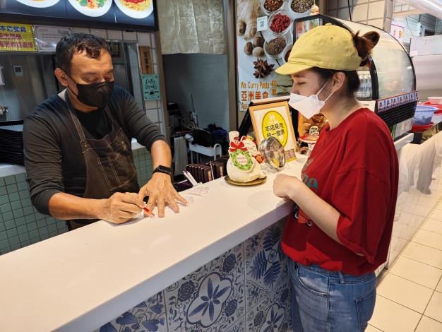 圖4：曾就職於飯店的老闆用心製作美味餐點