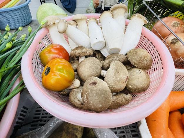 吉祥蔬果-杏鮑菇、香菇、金針菇...樣樣具備
