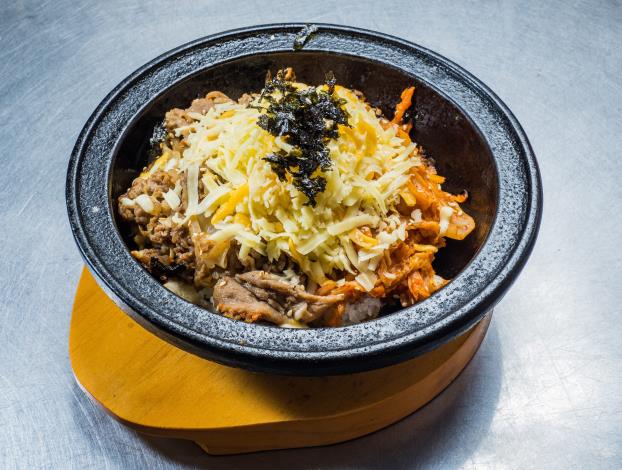 來此必吃的烤肉飯