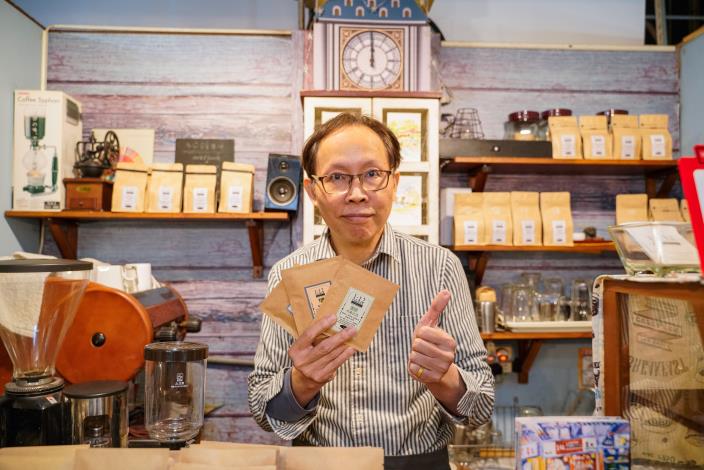 來水源市場1_12莊園精品咖啡品味陳老闆的手藝吧