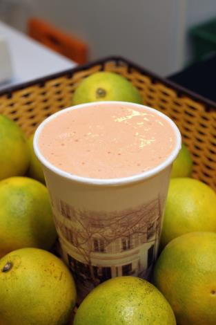 木瓜牛奶是店內的人氣飲品