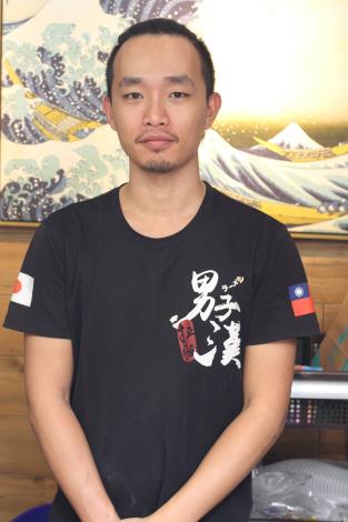 年輕的老闆擁有一身好手藝