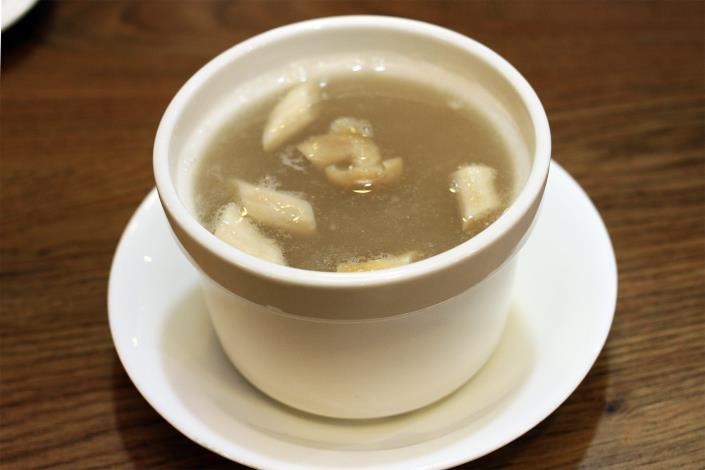 這盅純素的四神湯用料實在，滋味溫潤十分可口