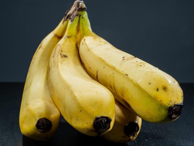 青香蕉熟成前的專業工法,也可以問問香蕉伯