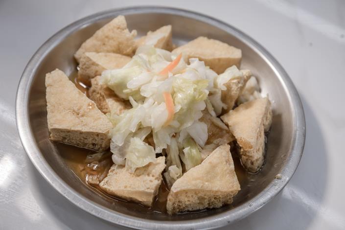 酥香臭豆腐搭配清爽泡菜