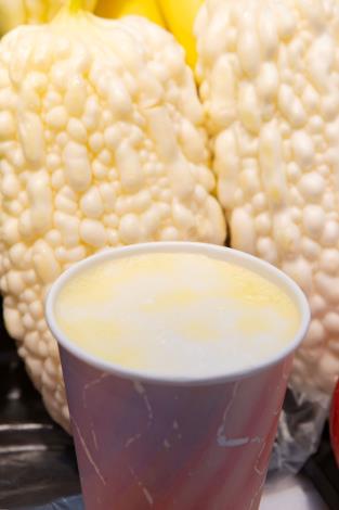 鳳梨苦瓜汁是陳老闆的招牌飲品