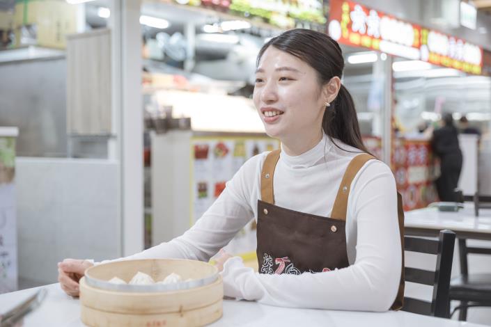 柒２食室老闆李家萱