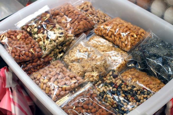 乾果都秤重分裝方便消費者購買