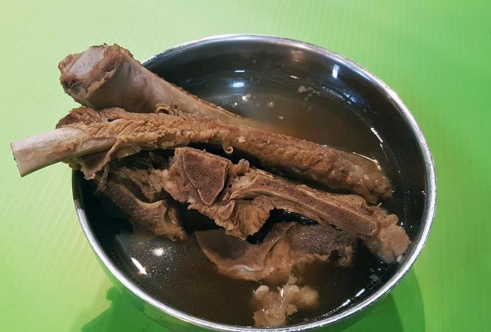 名傳千里的藥燉排骨