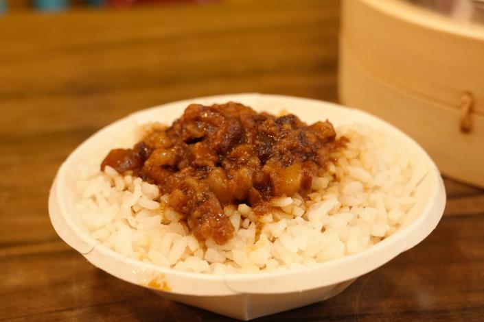 豬腳湯搭配滷肉飯　鹹香絕配